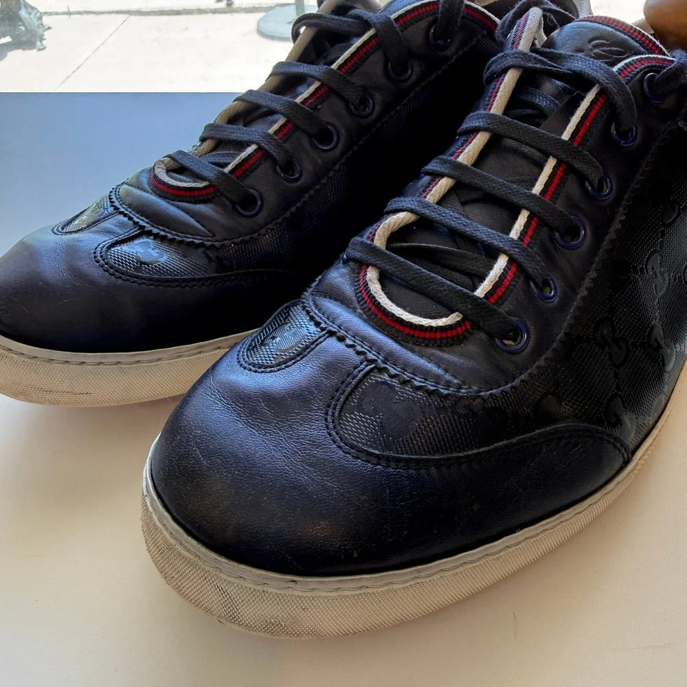 Gucci Mens GG Monogram Navy Blue Leather Low Top Sneakers 233321 Size 10G